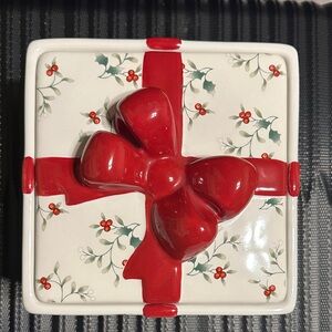 Pfaltzgraff Winterberry Candy Gift Box, Red and White